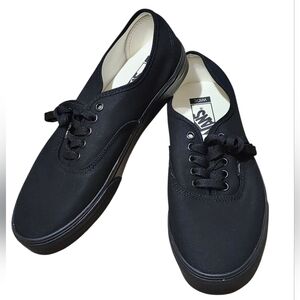 VANS Authentic Skate Shoe Unisex NWOT